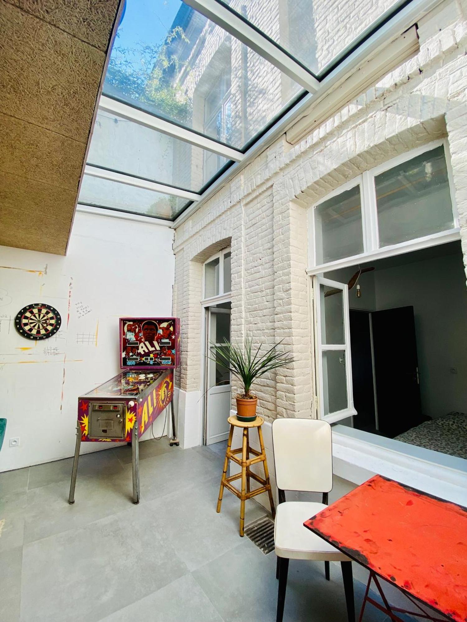 Oasis Urbaine - Spacieux Et Calme Avec Patio Lille Ngoại thất bức ảnh