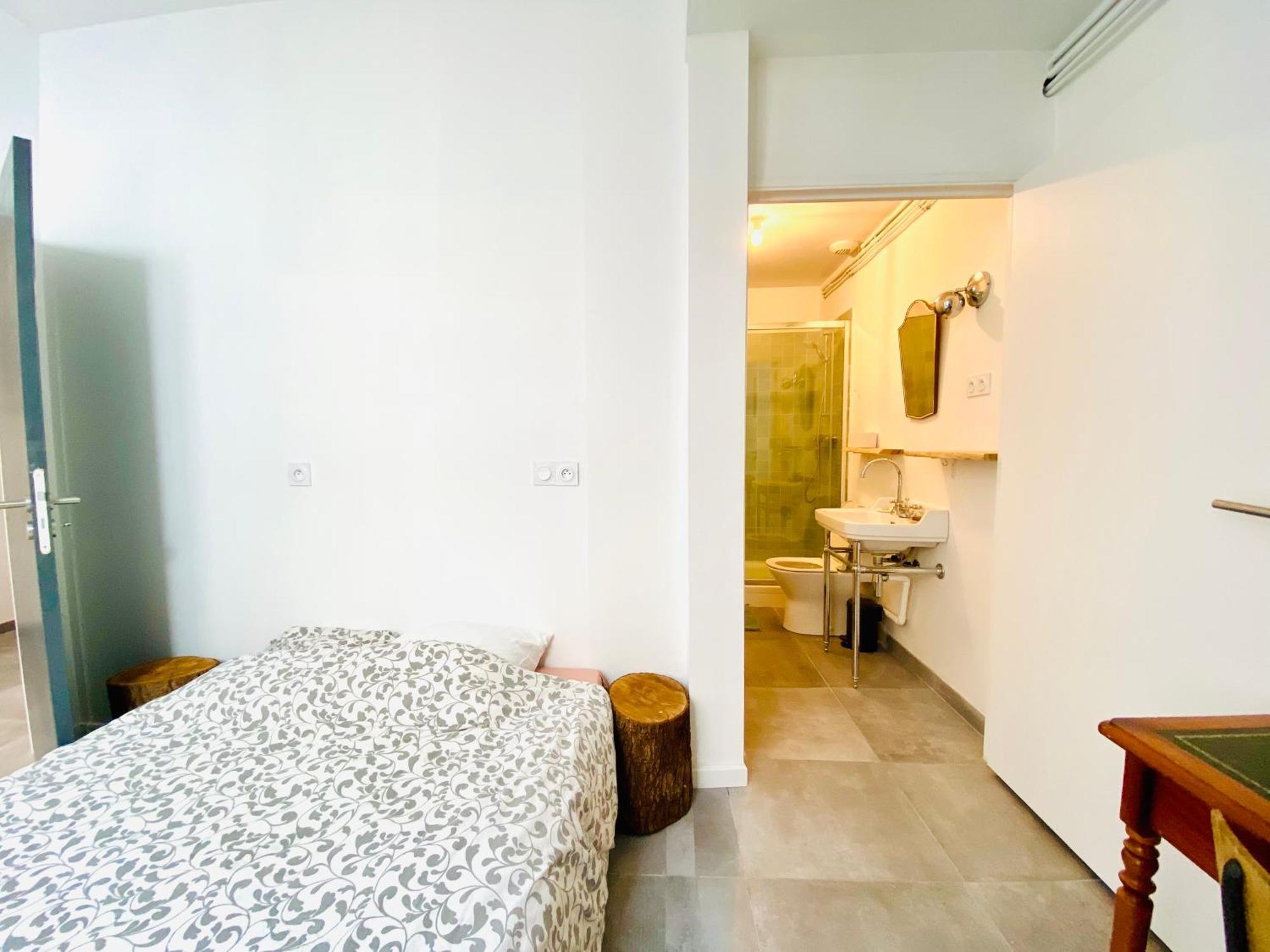 Oasis Urbaine - Spacieux Et Calme Avec Patio Lille Ngoại thất bức ảnh